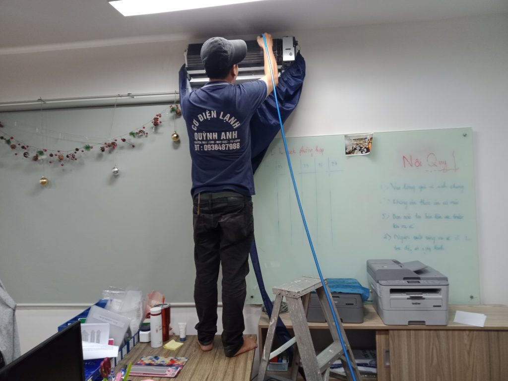Vệ sinh máy lạnh tại nhà giá rẻ